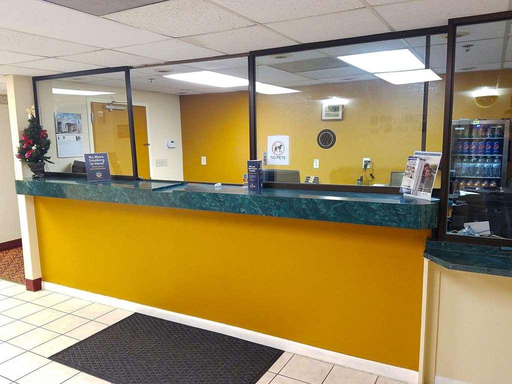 Americas Best Value Inn Evansville East Interior foto